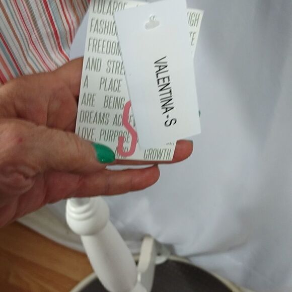 LuLaRoe "Valuntina" Top   - Picture 3 of 9